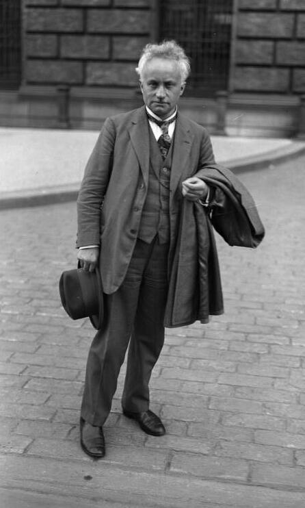 Bundesarchiv_Bild_102-13677,_Carl_Severing.jpg