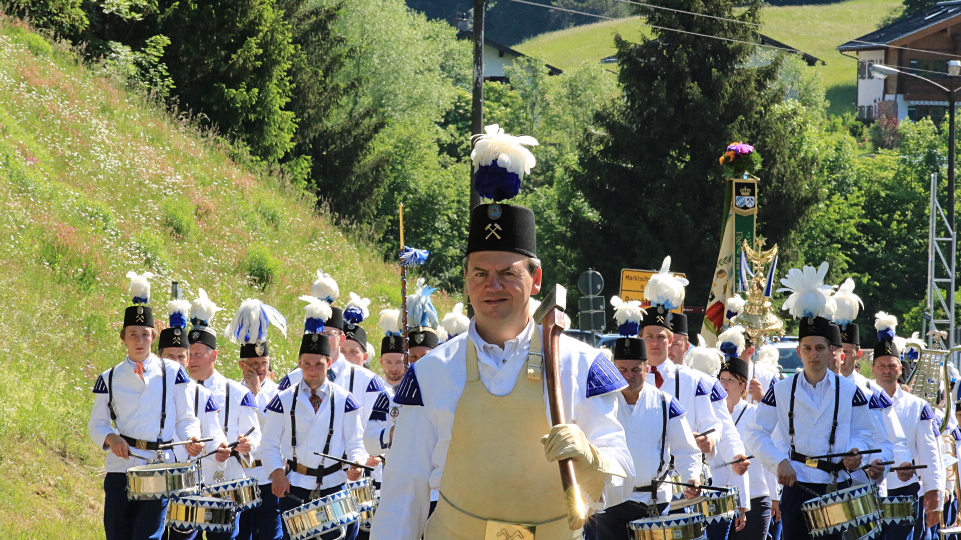 Bergknappen-Salzbergwerk-Berchtesgaden-Bergfest-Pfingsten-003-1798467859.jpg