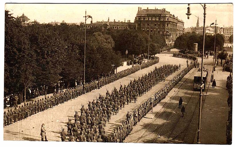 German_troops_Riga_1917.jpg
