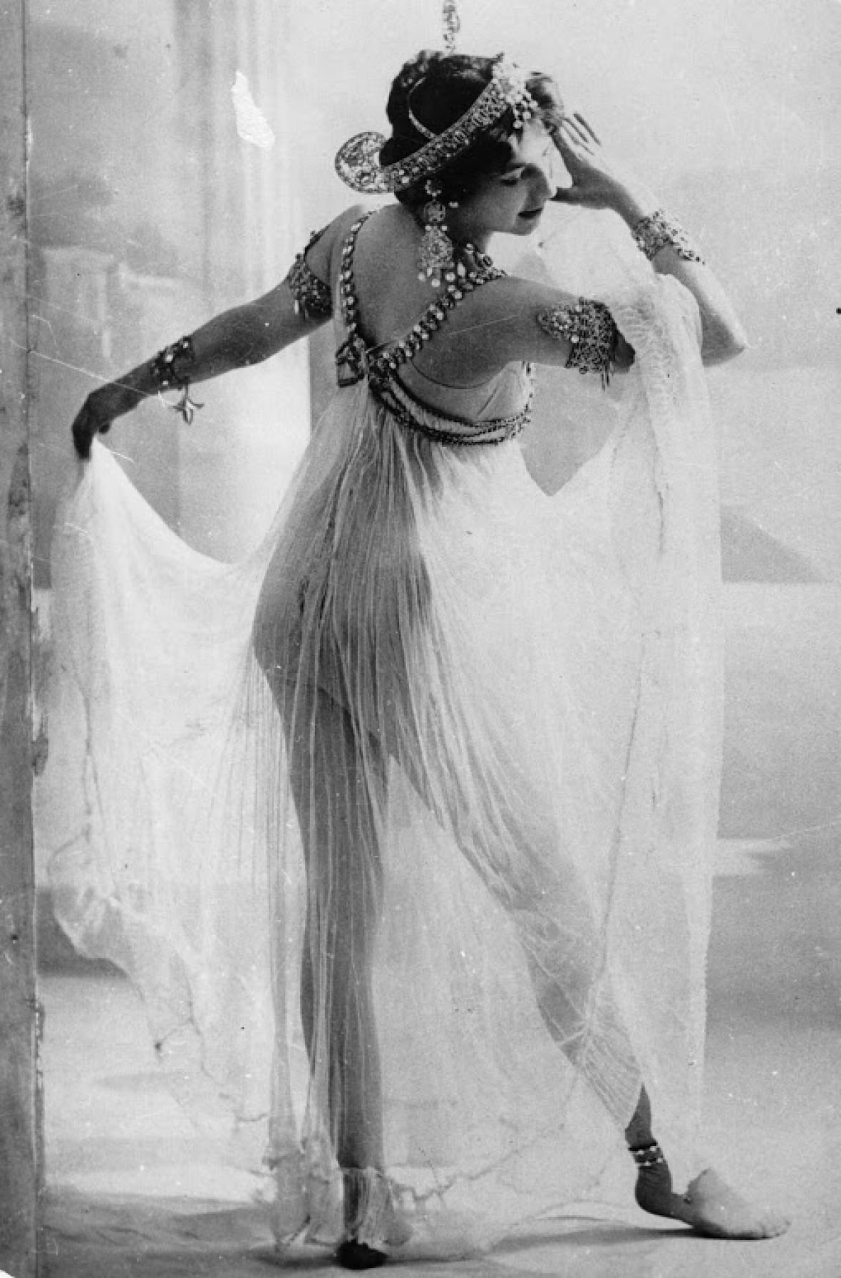 mata-hari-3858743268.jpg
